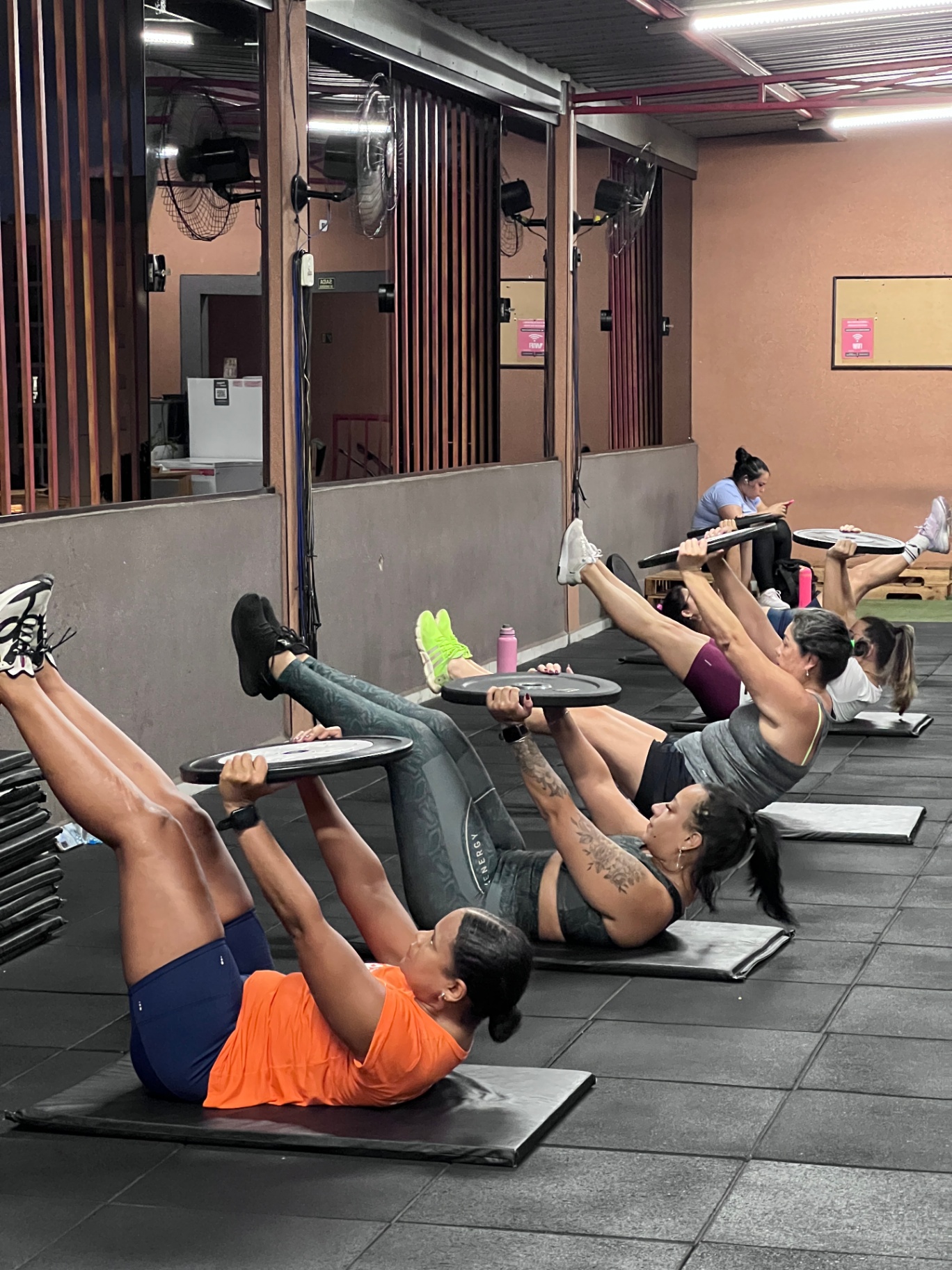 Kettlebells e equipamentos profissionais do Studio